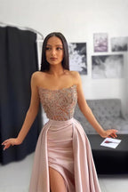 Elegantes langes ärmelloses A-Linien-Ballkleid mit Spitze und Pailletten