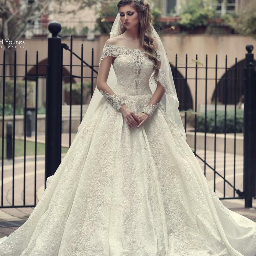 Elegantes langes A-Linien-Brautkleid mit schulterfreiem Rücken, Applikationen und Spitze