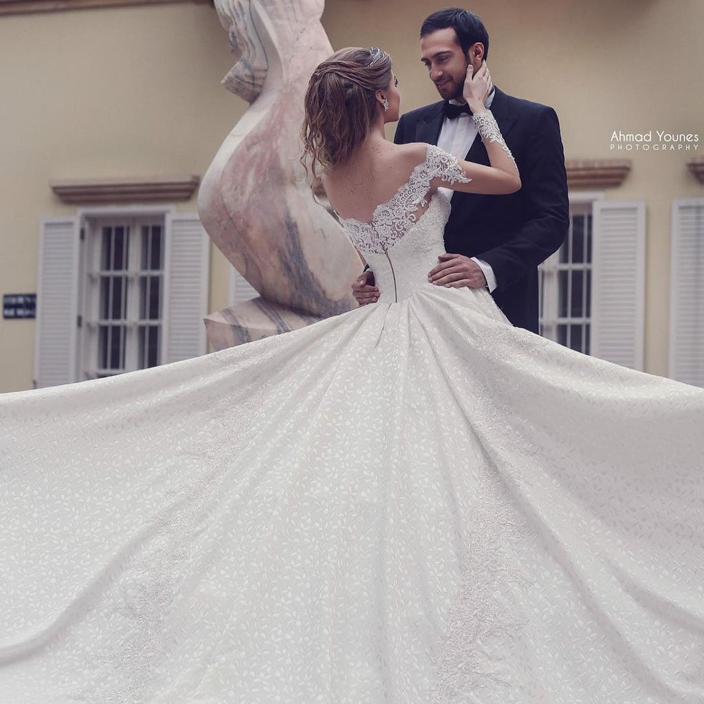 Elegantes langes A-Linien-Brautkleid mit schulterfreiem Rücken, Applikationen und Spitze