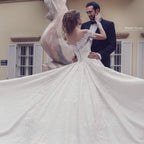 Elegantes langes A-Linien-Brautkleid mit schulterfreiem Rücken, Applikationen und Spitze