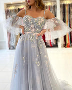 Elegantes langes, schulterfreies A-Linien-Ballkleid aus Tüll mit Ärmeln