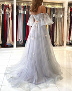 Elegantes langes, schulterfreies A-Linien-Ballkleid aus Tüll mit Ärmeln