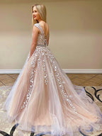 Elegantes langes A-Linien-Ballkleid mit Tüllspitze und Rundhalsausschnitt und rückenfreiem Abschlussballkleid