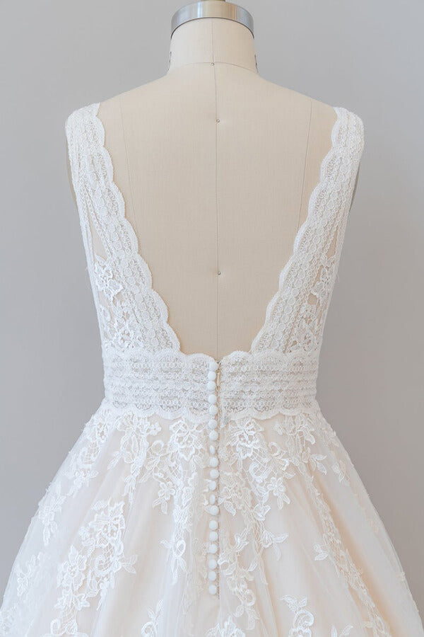 Elegant Long A-line V-neck Appliques Lace Tulle Backless Wedding Dress