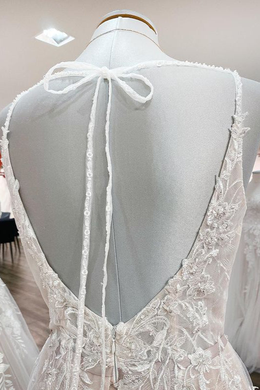 Elegantes langes A-Linien-Brautkleid mit V-Ausschnitt, ärmellos, Rüschen und rückenfreiem
