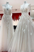 Elegantes langes A-Linien-Brautkleid mit V-Ausschnitt, ärmellos, Rüschen und rückenfreiem