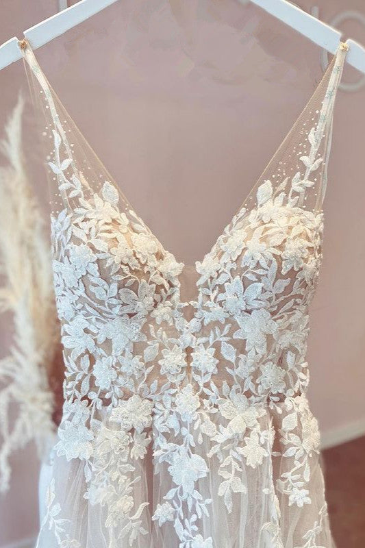 Elegantes langes A-Linien-Brautkleid mit V-Ausschnitt, Tüllapplikationen und Spitze und offenem Rücken