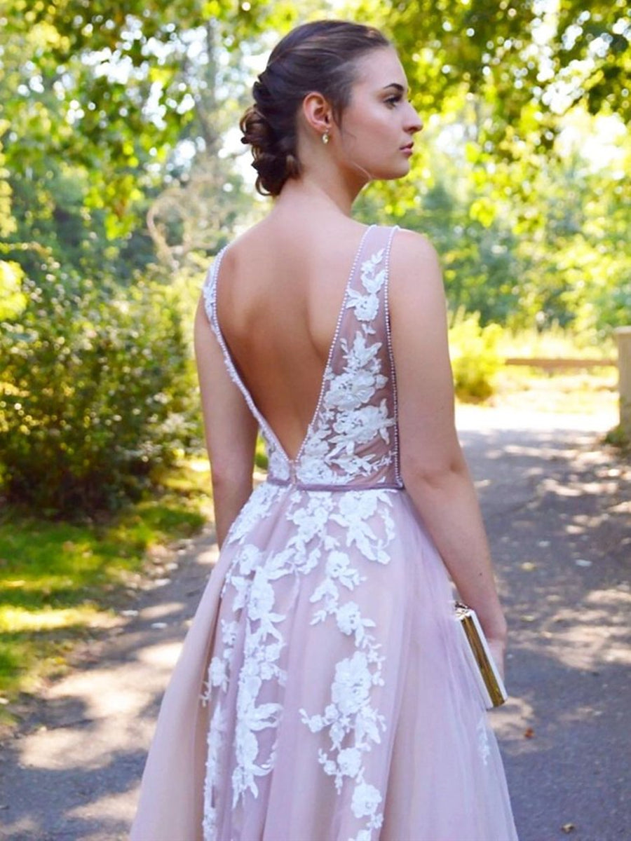 Elegante vestido largo de graduación formal con escote en V, tul, encaje y espalda descubierta