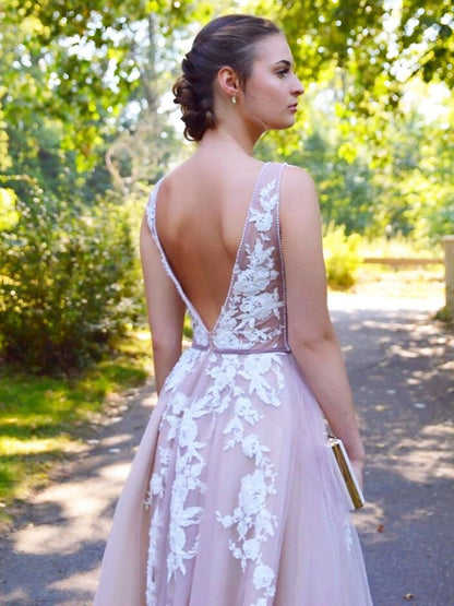 Elegante vestido largo de graduación formal con escote en V, tul, encaje y espalda descubierta