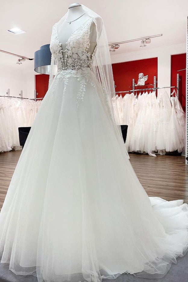 Elegantes langes A-Linien-Brautkleid mit V-Ausschnitt und offenem Rücken aus Tüllspitze