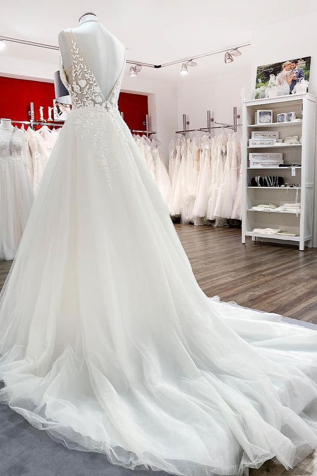 Elegantes langes A-Linien-Brautkleid mit V-Ausschnitt und offenem Rücken aus Tüllspitze