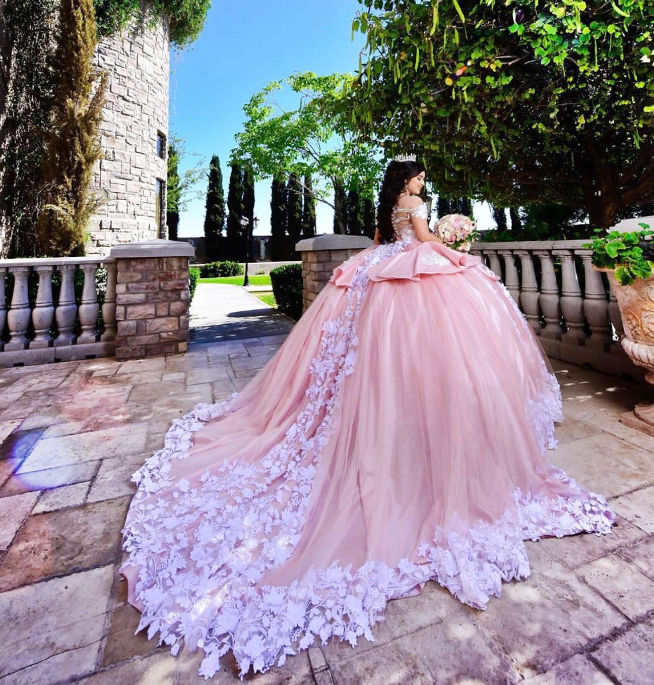 Elegantes langes Ballkleid, schulterfrei, Applikationen, Spitze, Tüll, Quinceanera-Kleid