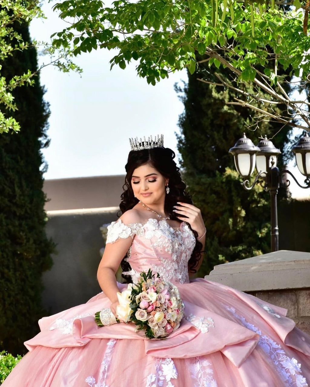 Elegant Long Ball Gown Off-the-shoulder Appliques Lace Tulle Quinceanera Dress