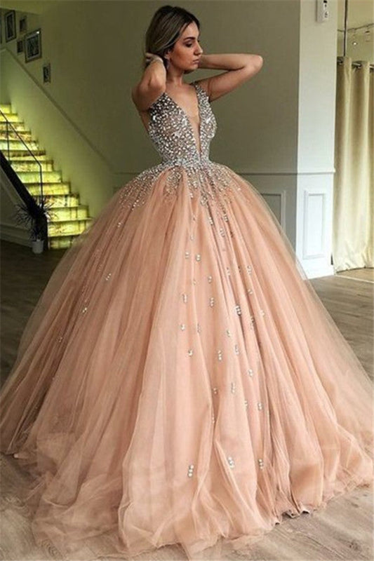 Elegantes langes Ballkleid mit Trägern und Perlenbesatz aus Tüll