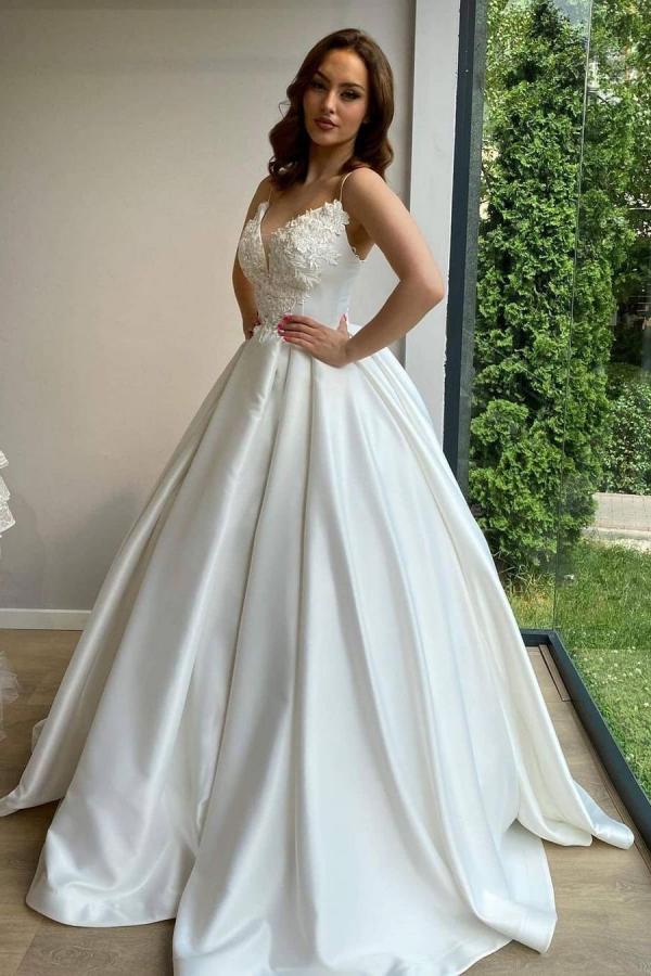 Elegantes langes Ballkleid mit herzförmigem Ausschnitt und Spaghettiträgern aus Satin