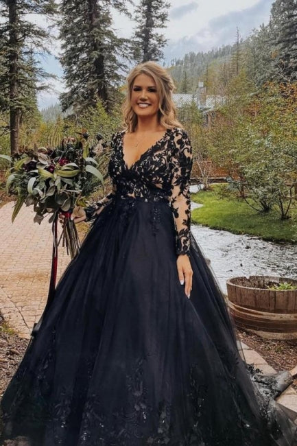 Elegantes langes schwarzes A-Linien-Brautkleid mit V-Ausschnitt und langen Ärmeln und Spitze
