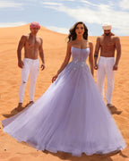 Elegante vestido de fiesta largo de tul con pedrería, corte en A, sin mangas, color lila