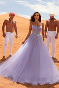 Elegante vestido de fiesta largo de tul con pedrería, corte en A, sin mangas, color lila
