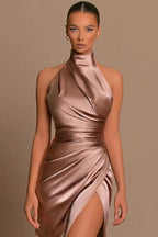Elegantes langes Meerjungfrau-Ballkleid aus Satin mit hohem Halsausschnitt und Schlitz