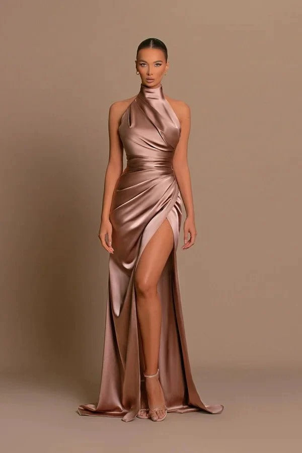Elegantes langes Meerjungfrau-Ballkleid aus Satin mit hohem Halsausschnitt und Schlitz