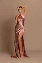 Elegantes langes Meerjungfrau-Ballkleid aus Satin mit hohem Halsausschnitt und Schlitz