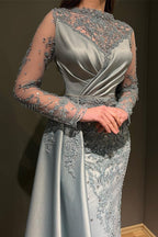 Elegantes langes Meerjungfrau-Abendkleid mit Satin-Applikationen, Spitze und Perlenbesatz und Ärmeln
