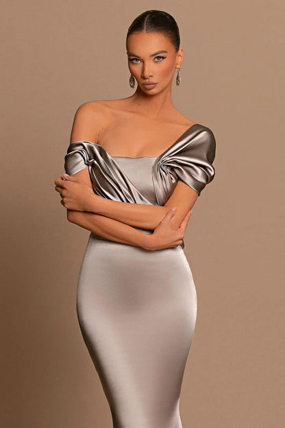 Elegante lange Meerjungfrau schulterfreie Satin Ballkleider