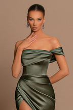 Elegantes langes Meerjungfrau-Abendkleid mit einer Schulter aus Satin mit Schlitz