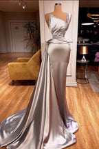 Elegante vestido de fiesta de satén sin mangas con un hombro al descubierto y corte sirena