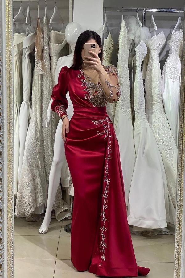 Elegante vestido de fiesta largo de sirena de satén burdeos con mangas