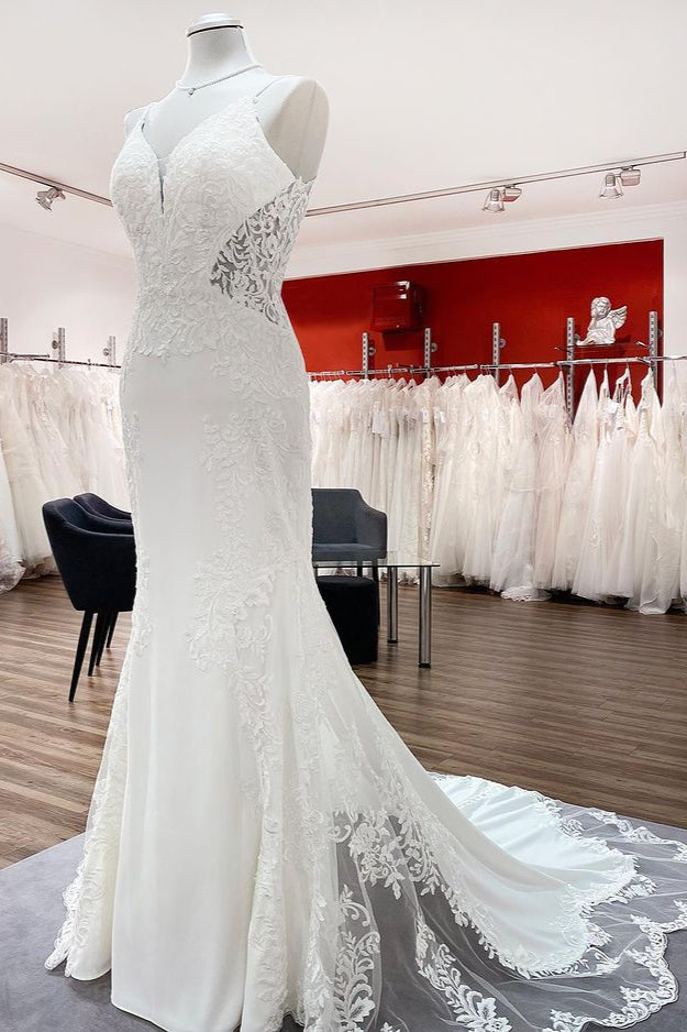 Vestido de novia elegante de sirena con tirantes finos, encaje, satén y espalda abierta