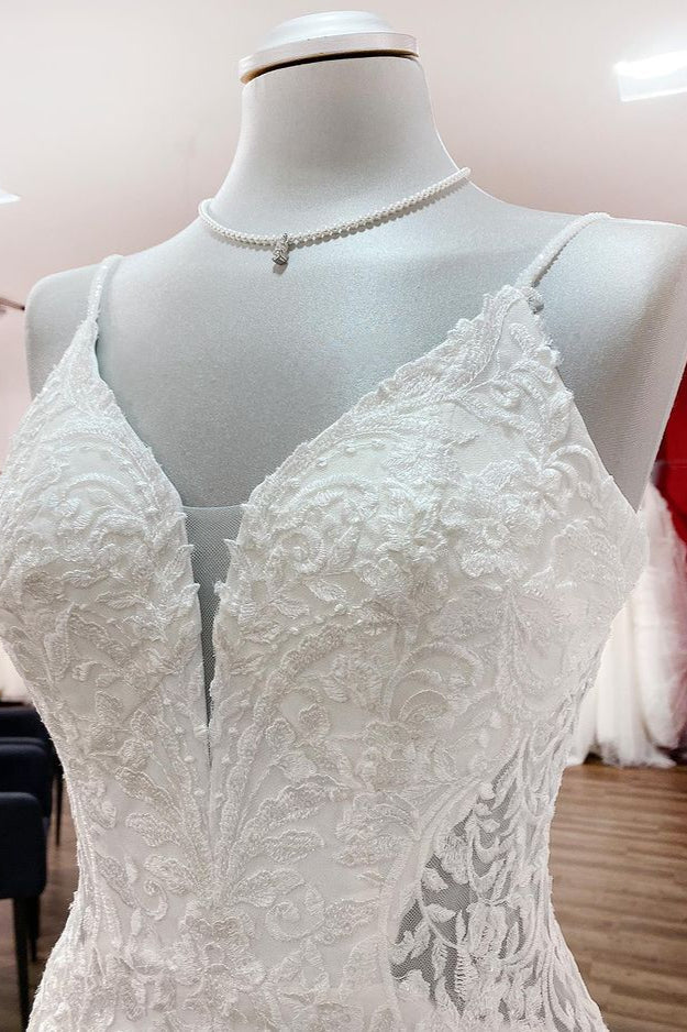 Vestido de novia elegante de sirena con tirantes finos, encaje, satén y espalda abierta