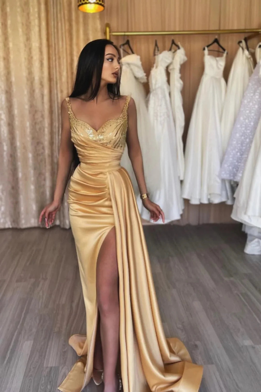 Elegantes langes Meerjungfrau-Abendkleid mit Spaghettiträgern und Pailletten, ärmellos, mit Schlitz