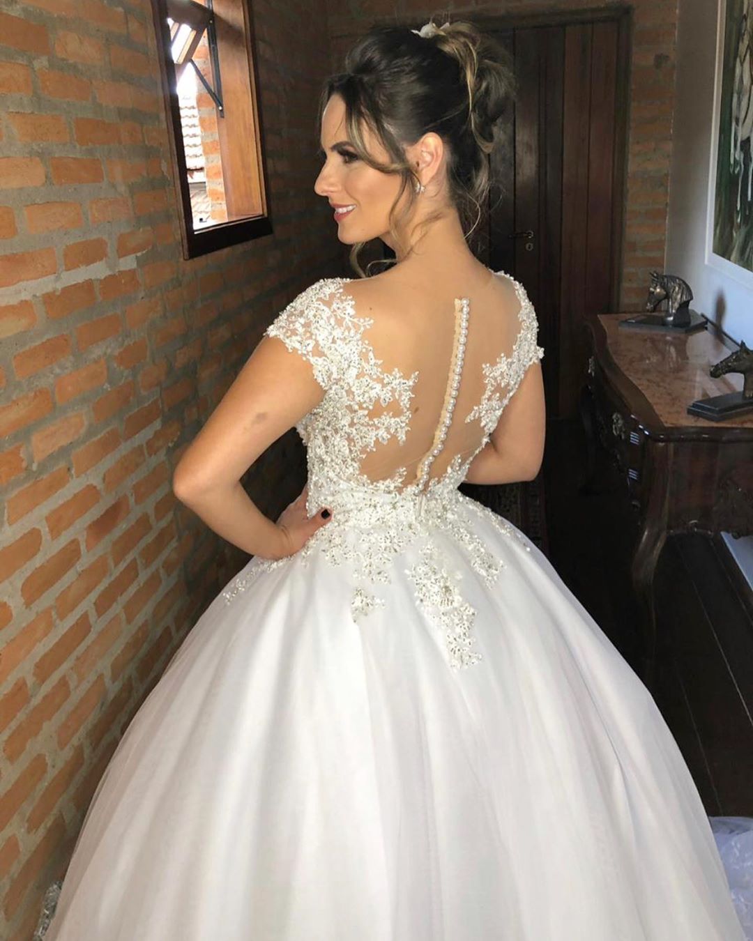 Elegante Lange Prinzessin Applikationen Spitze V-Ausschnitt Brautkleider
