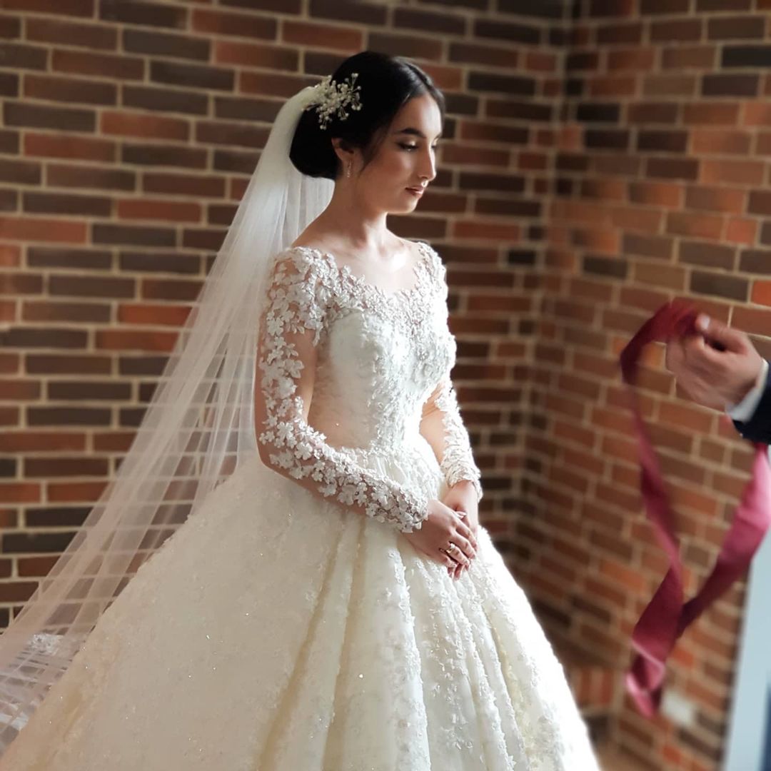 Elegante lange Prinzessin Tüll Spitze Brautkleider mit Ärmeln