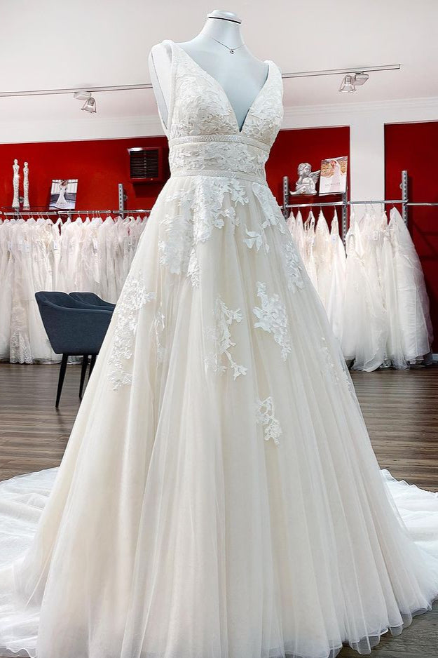 Elegante vestido de novia largo princesa con escote en V de tul sin espalda y encaje