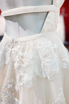 Elegante vestido de novia largo princesa con escote en V de tul sin espalda y encaje