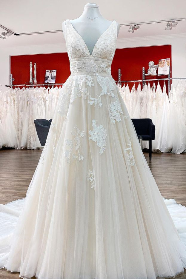 Elegante vestido de novia largo princesa con escote en V de tul sin espalda y encaje