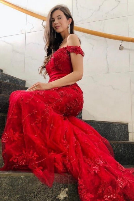 Elegantes vestidos de fiesta largos de sirena rojos con hombros descubiertos y brillo