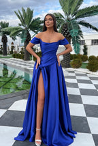 Elegantes langes königsblaues A-Linien-Ballkleid aus Satin mit schulterfreiem Schnitt und Schlitz