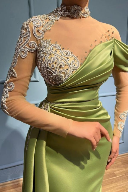 Elegante vestido de noche de sirena con cuello alto y mangas largas en color salvia