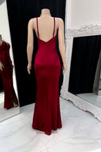 Elegantes langes rückenfreies Meerjungfrau-Ballkleid mit Spaghettiträgern und V-Ausschnitt