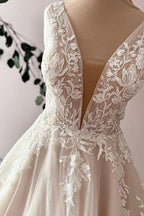 Elegantes langes A-Linien-Brautkleid mit Herzausschnitt und Tüllapplikationen