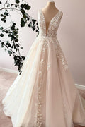 Elegantes langes A-Linien-Brautkleid mit Herzausschnitt und Tüllapplikationen