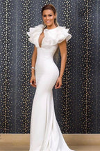 Elegante vestido de fiesta largo blanco de sirena con escote en V, sin mangas y volantes