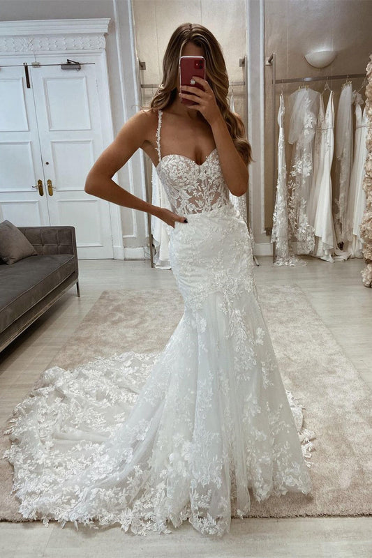 Elegantes ärmelloses Brautkleid im Meerjungfrauen-Stil mit Applikationen und Spitze