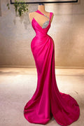 Elegante vestido de fiesta fucsia con escote en V, sin mangas, volantes y satén con abertura frontal