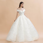 Elegantes schulterfreies weißes Spitzenapplikationen-Brautkleid 