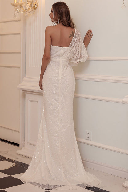 Elegante vestido de fiesta de sirena con un hombro descubierto y lentejuelas