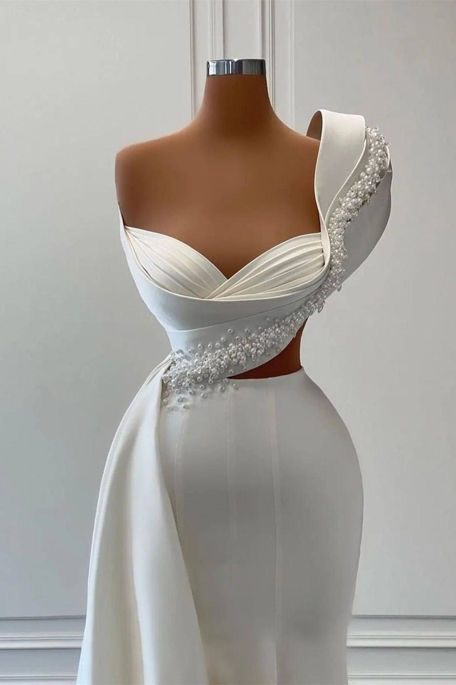 Elegante One-Shoulder Sweetheart Ärmellose A-Linie Brautkleider mit Perlen